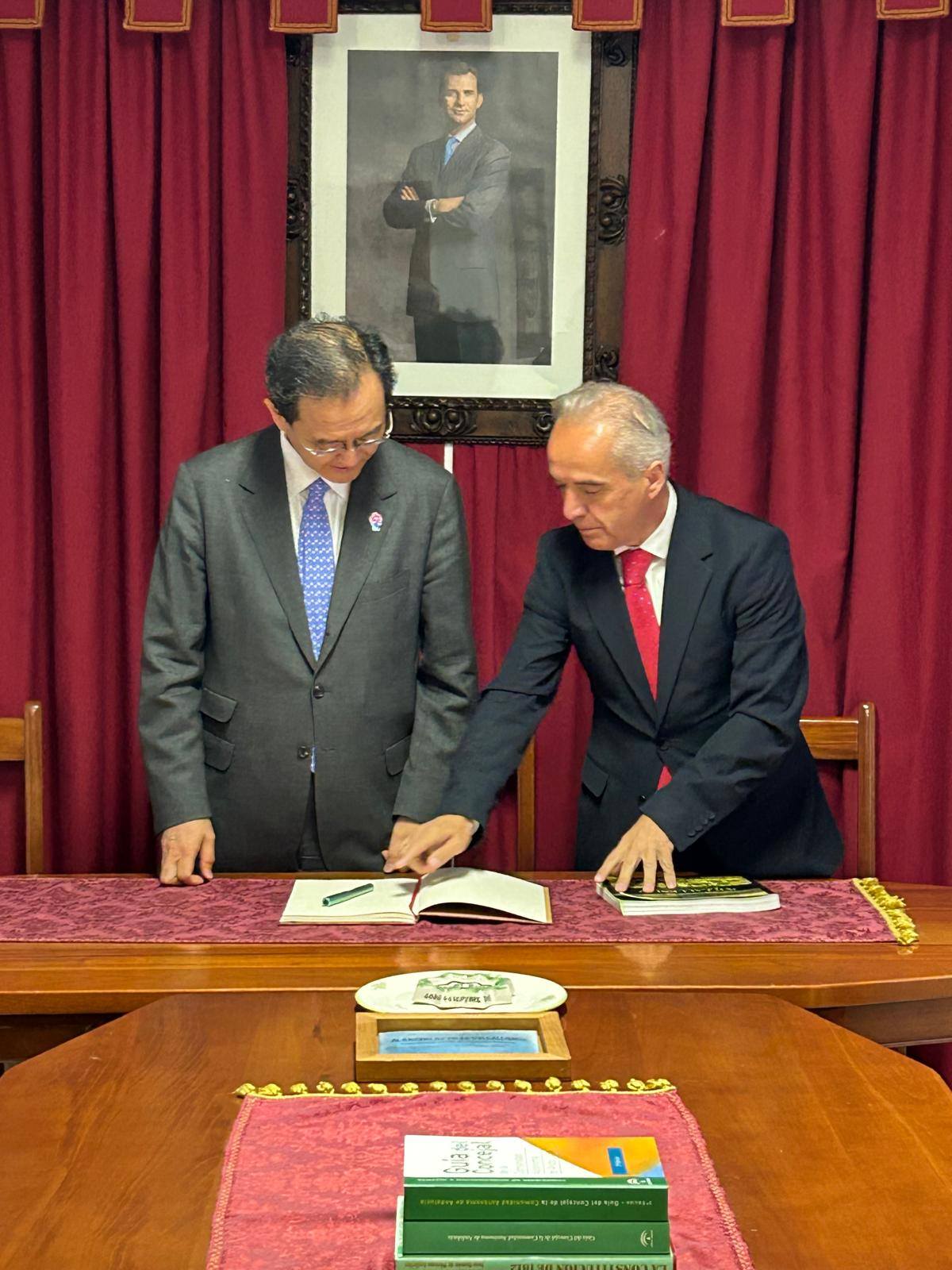 VISITA DEL EMBAJADOR DE JAPÓN A VILLALUENGA DEL ROSARIO