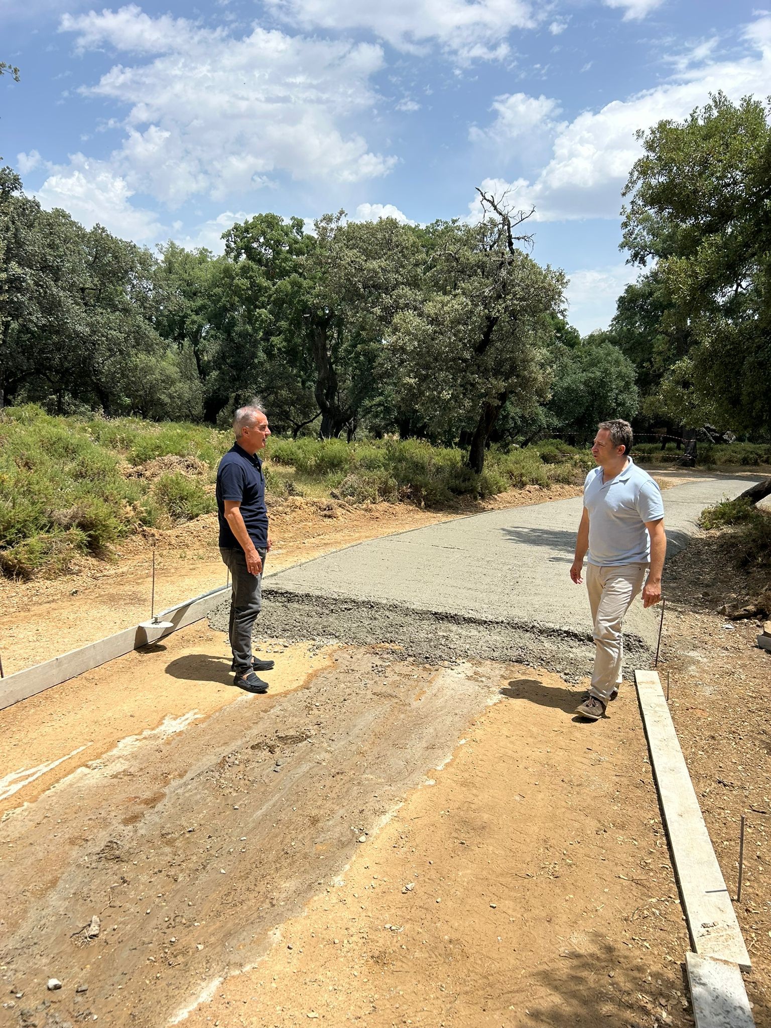 PROGRESO EN LA OBRA DE MEJORA DEL CARRIL DE LOMAS Y MATAGALLARDOS A LOS LLANOS DEL REPUBLICANO