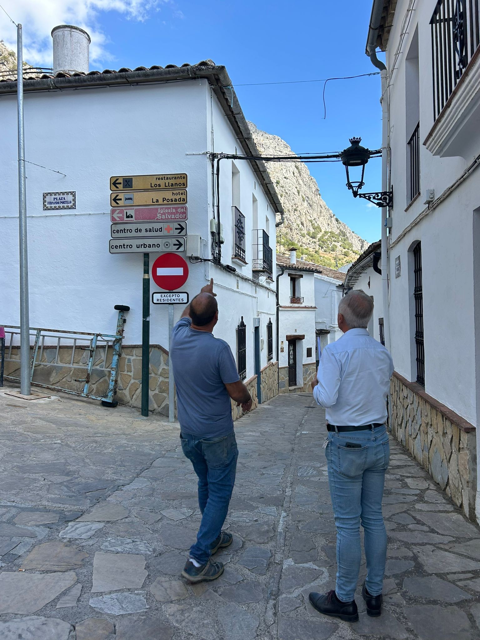 AVANZAN LOS PREPARATIVOS DEL ALUMBRADO NAVIDEÑO DE VILLALUENGA 2025