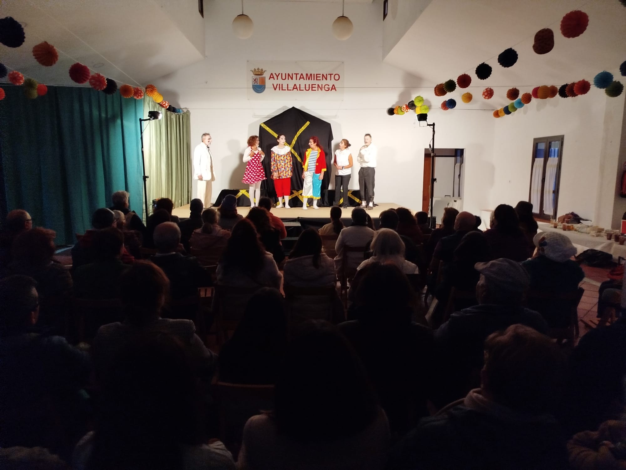 MERIENDA-CONVIVENCIA Y TEATRO EN VILLALUENGA DEL ROSARIO
