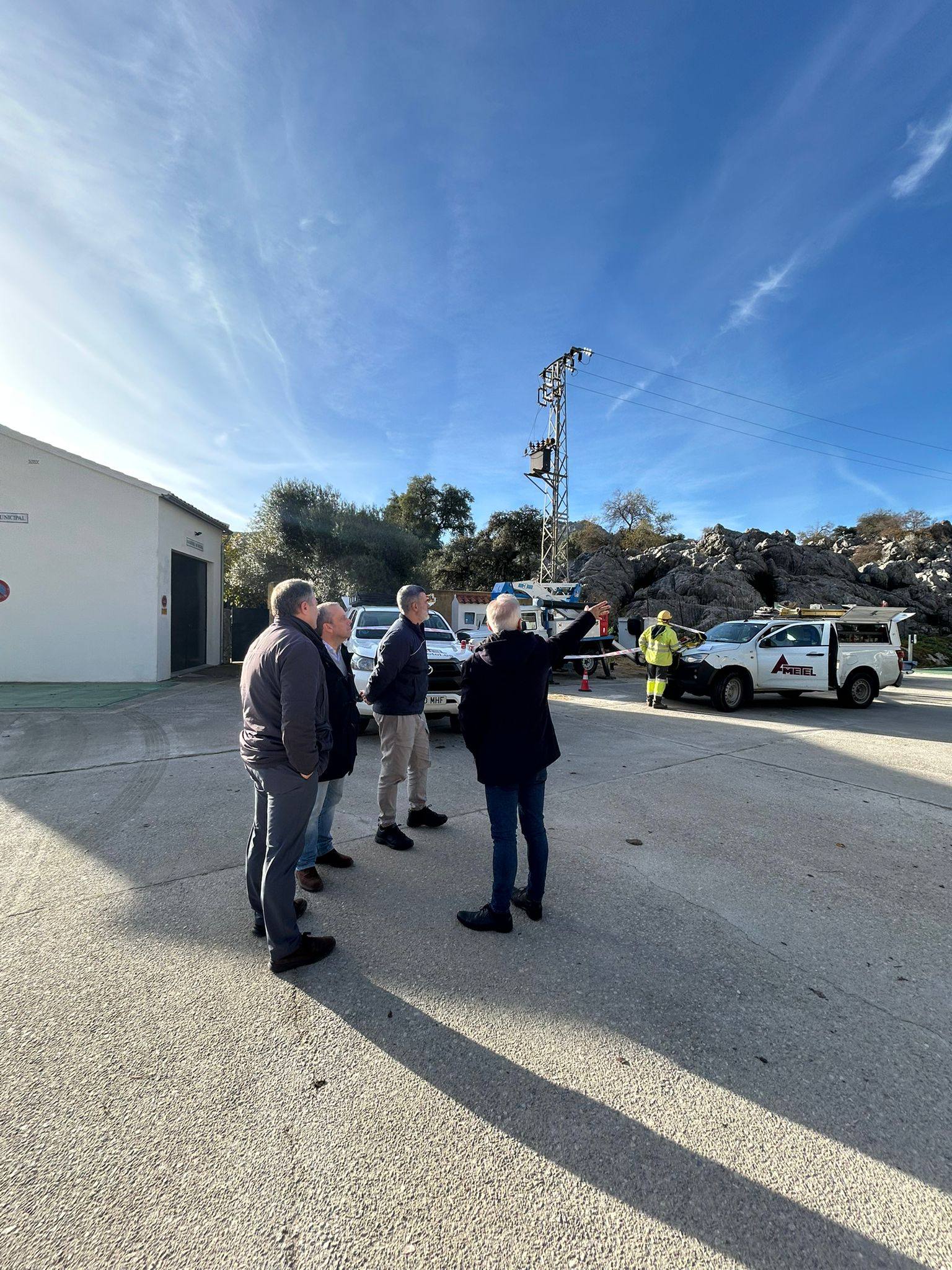 INSTALACIÓN DE UN NUEVO TRANSFORMADOR ELÉCTRICO EN VILLALUENGA DEL ROSARIO