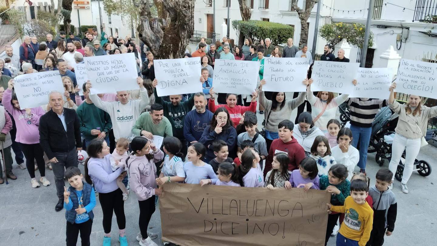 VILLALUENGA DEL ROSARIO SE MOVILIZA POR LA EDUCACIÓN PÚBLICA