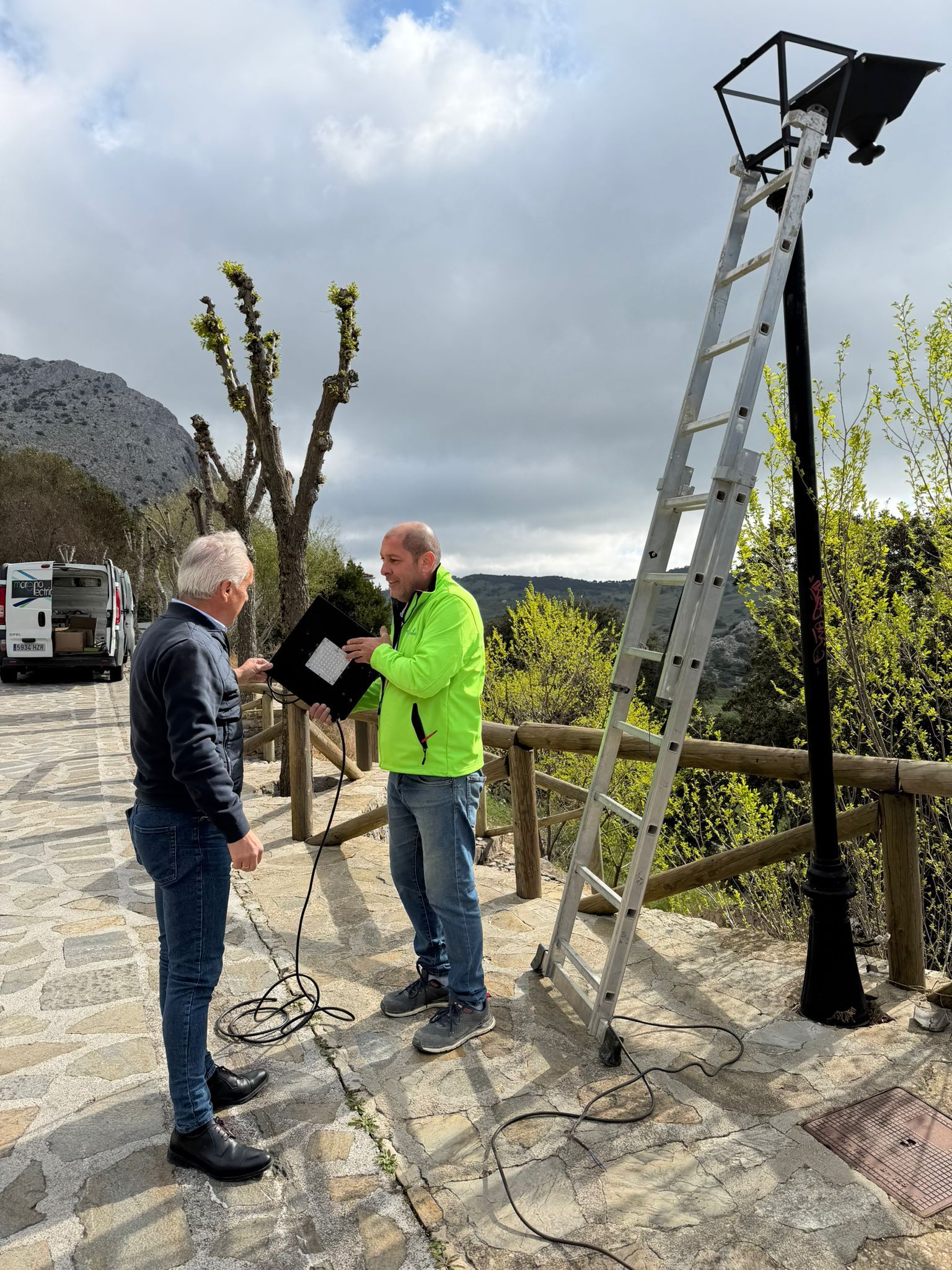 INSTALACIÓN DE NUEVA ILUMINACIÓN NOCTURNA EN VILLALUENGA DEL ROSARIO