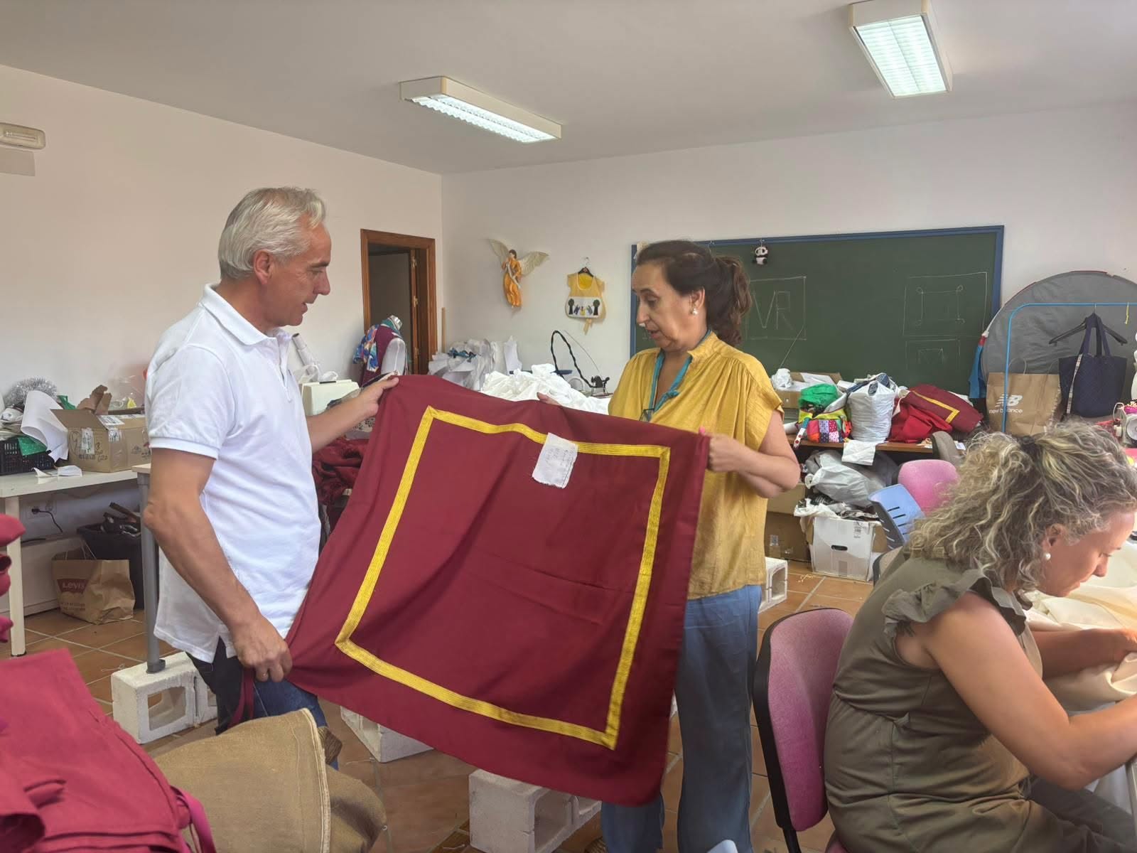 CURSO DE COSTURA: EL AYUNTAMIENTO CONTINÚA CON LOS PREPARATIVOS DEL CENTENARIO DE LA PROCESIÓN DE LA VIRGEN DE LAS PIEDRAS