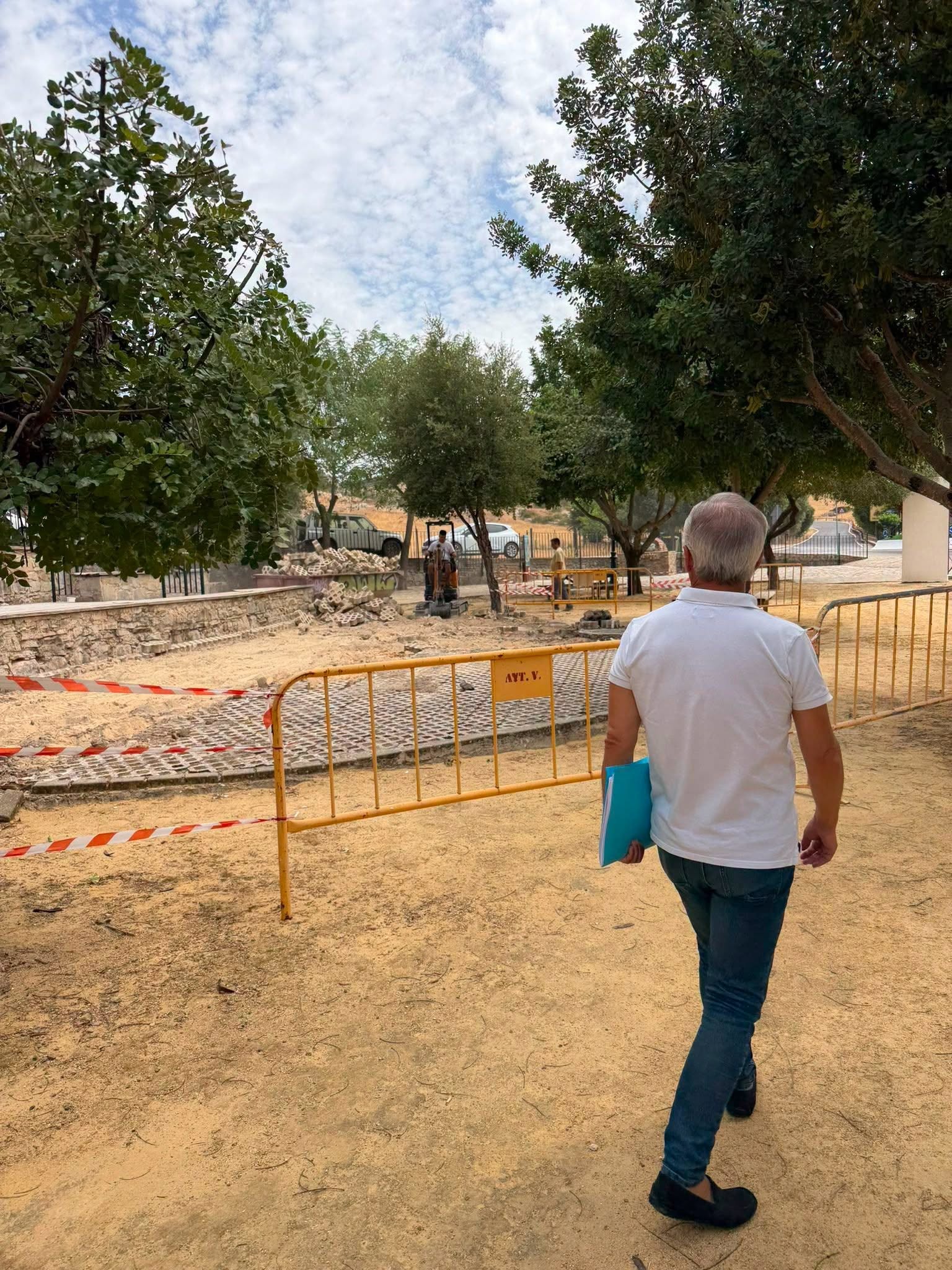 COMIENZO DE LAS OBRAS DE REMODELACIÓN DEL PARQUE DE LA ALBARRADA DE VILLALUENGA DEL ROSARIO