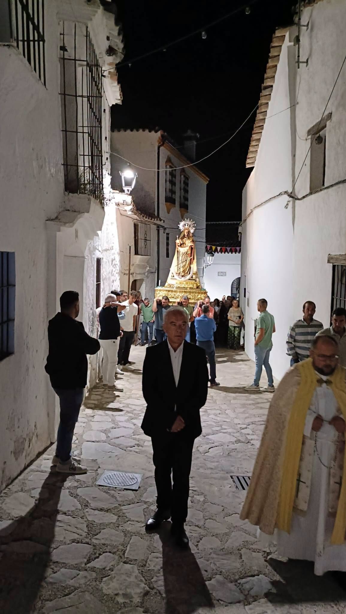 VILLALUENGA DEL ROSARIO MANTIENE VIVA LA TRADICIÓN DE LA PROCESIÓN DE LAS PIEDRAS