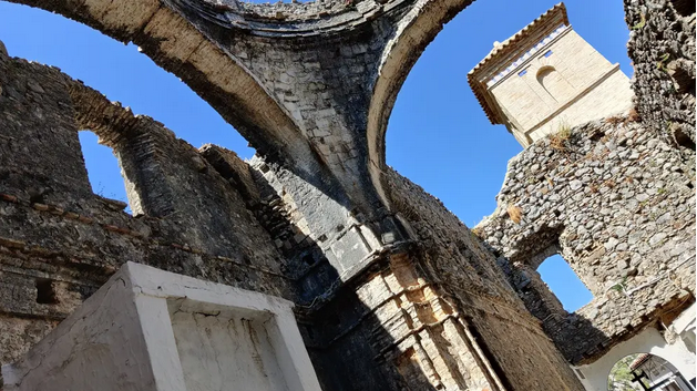 EL CEMENTERIO DE VILLALUENGA DEL ROSARIO NOTICIA DESTACADA EN PORTADA 